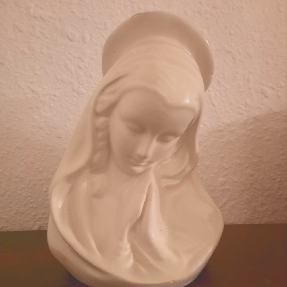 Praying Madonna Virgin Mary vase - Picture 4 of 5